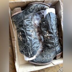 Cowgirl boots size 7.5